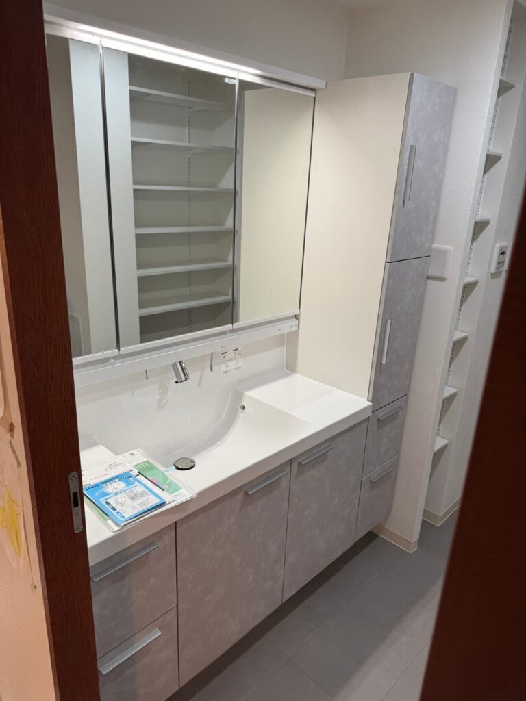 堺市の洗面台交換とそれに伴う洗面台リフォーム